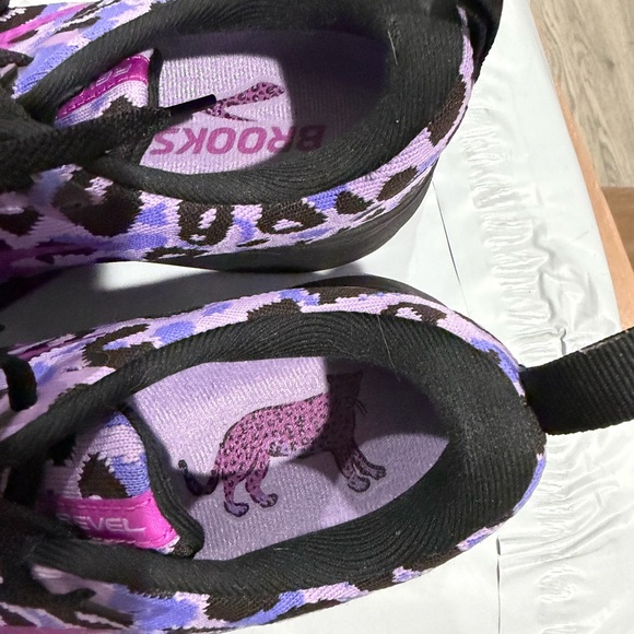 Brooks Women's Revel 5 purple leopard print size 6.5 (US) - Picture 8 of 11